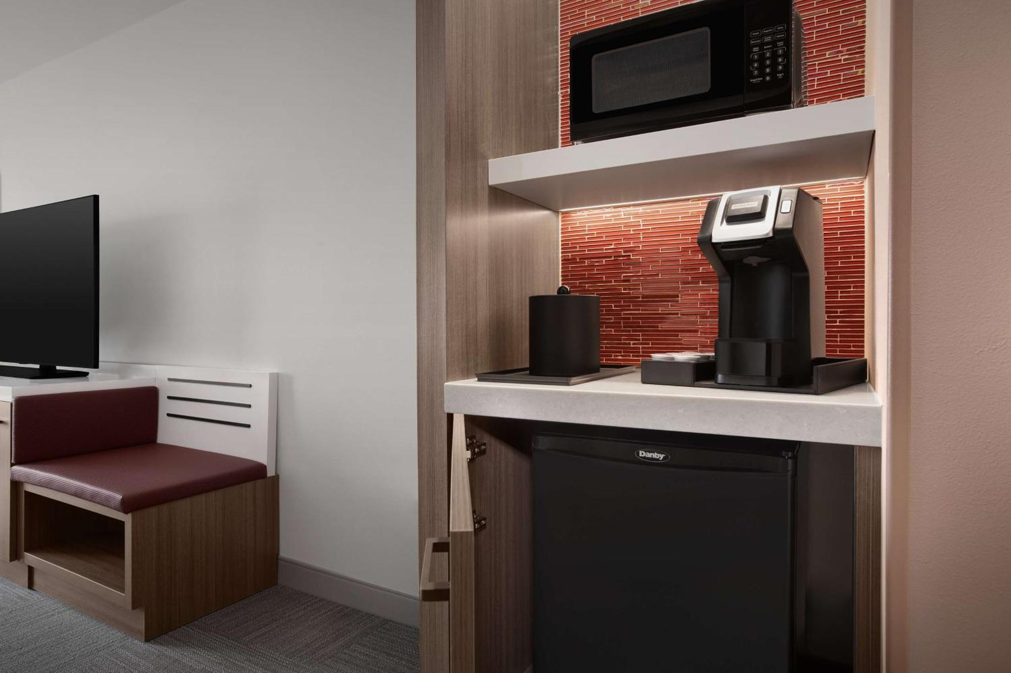 Hilton Garden Inn Denver Airport Tower Road Экстерьер фото