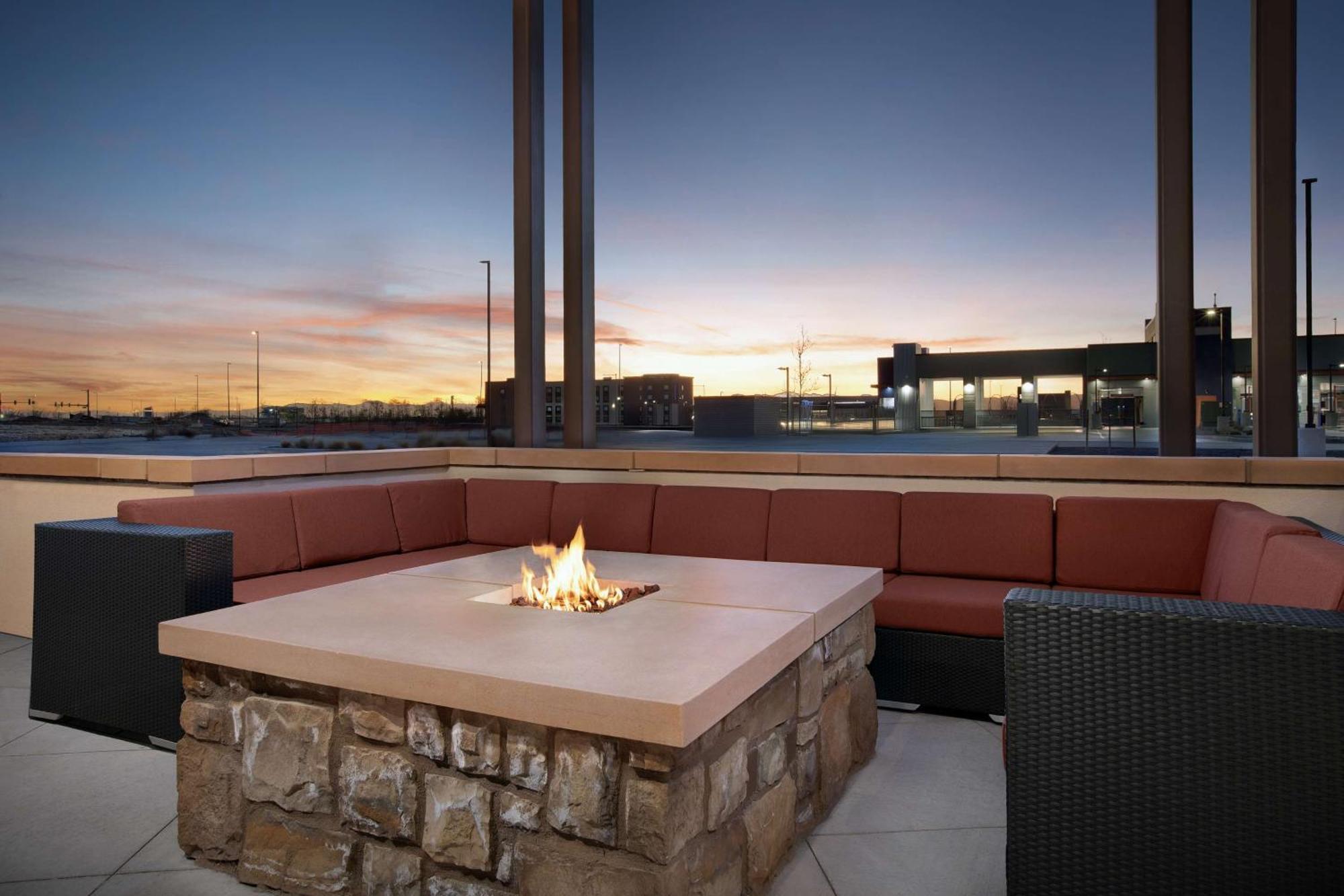 Hilton Garden Inn Denver Airport Tower Road Экстерьер фото